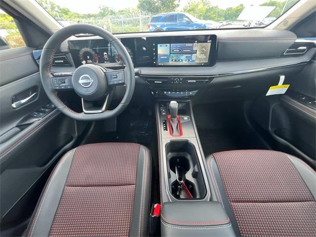Photo of 2025 2t Wht Blk Roof Nissan Kicks