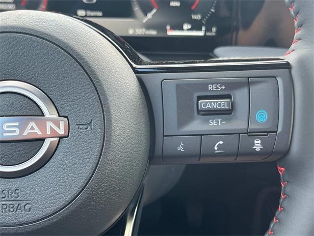 Photo of 2025 2t Wht Blk Roof Nissan Kicks