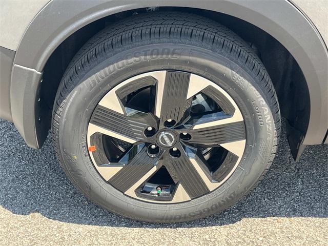 Photo of 2025 Gun Metallic Nissan Kicks
