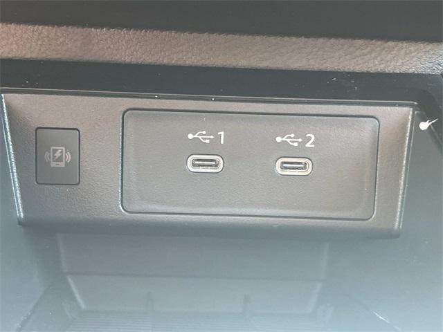 Photo of 2025 Gun Metallic Nissan Kicks