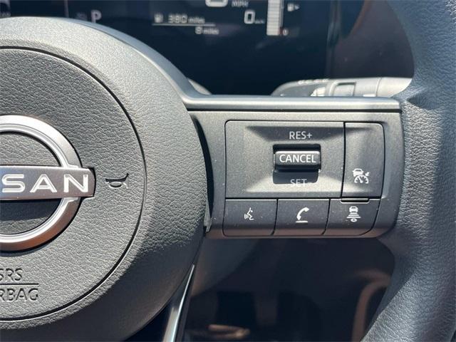 Photo of 2025 Gun Metallic Nissan Kicks
