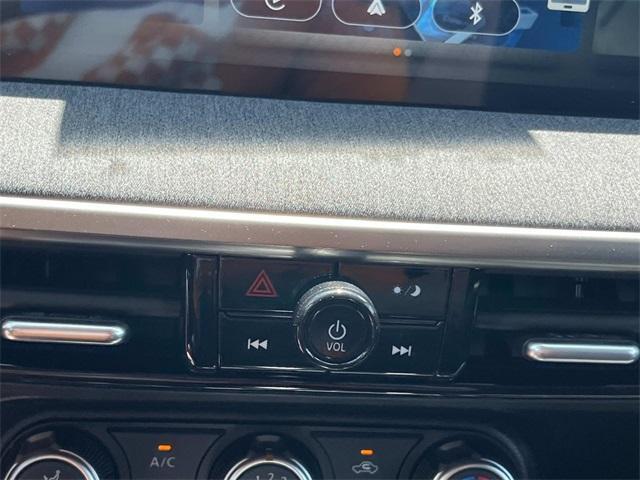 Photo of 2025 Gun Metallic Nissan Kicks