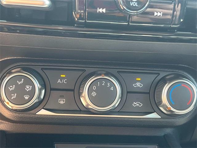 Photo of 2025 Gun Metallic Nissan Kicks