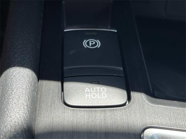 Photo of 2025 Gun Metallic Nissan Kicks