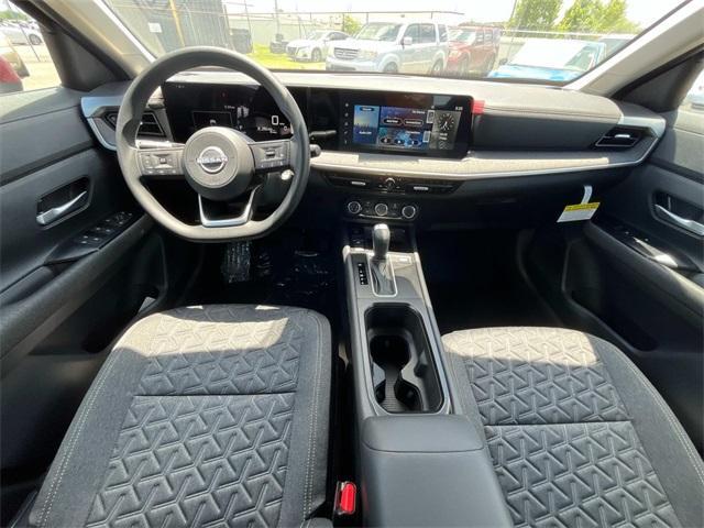 Photo of 2025 Gun Metallic Nissan Kicks