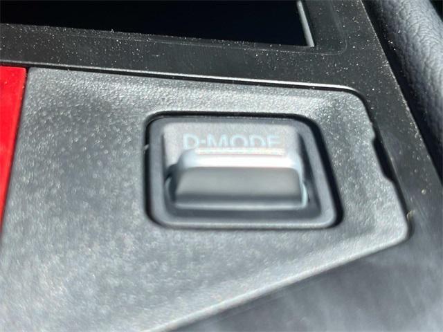 Photo of 2025 2t Gun Red Roof Nissan Kicks