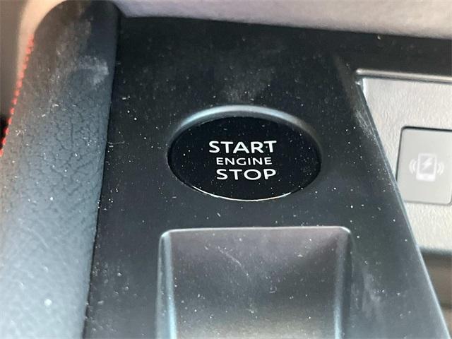 Photo of 2025 2t Gun Red Roof Nissan Kicks