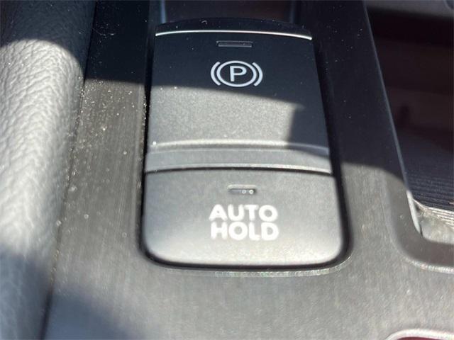 Photo of 2025 2t Gun Red Roof Nissan Kicks