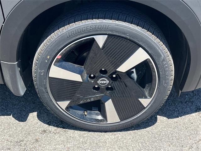 Photo of 2025 2t Gun Red Roof Nissan Kicks