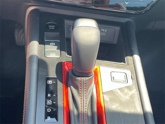 Photo of 2025 2t Gun Red Roof Nissan Kicks