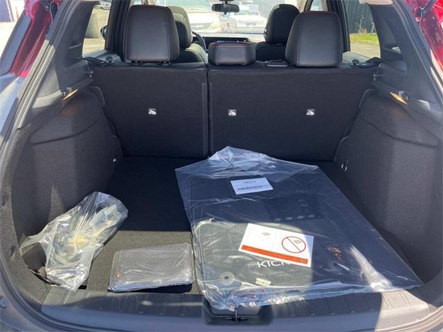 Photo of 2025 2t Gun Red Roof Nissan Kicks