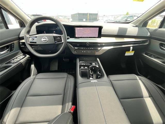 Photo of 2025 White / Black Nissan Murano