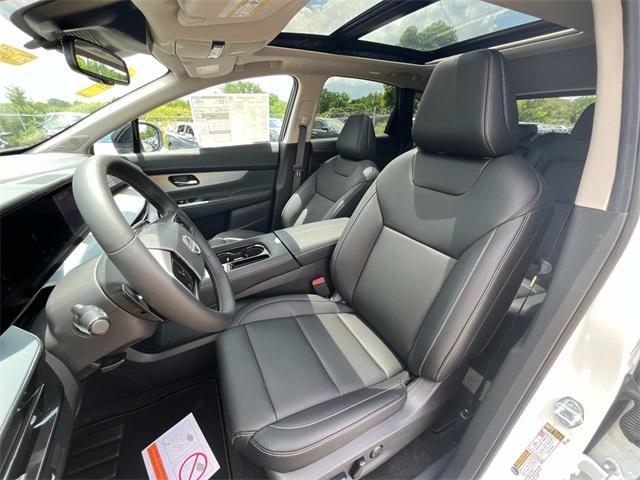 Photo of 2025 White / Black Nissan Murano
