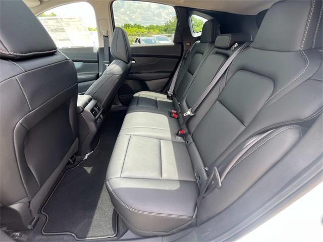 Photo of 2025 White / Black Nissan Murano
