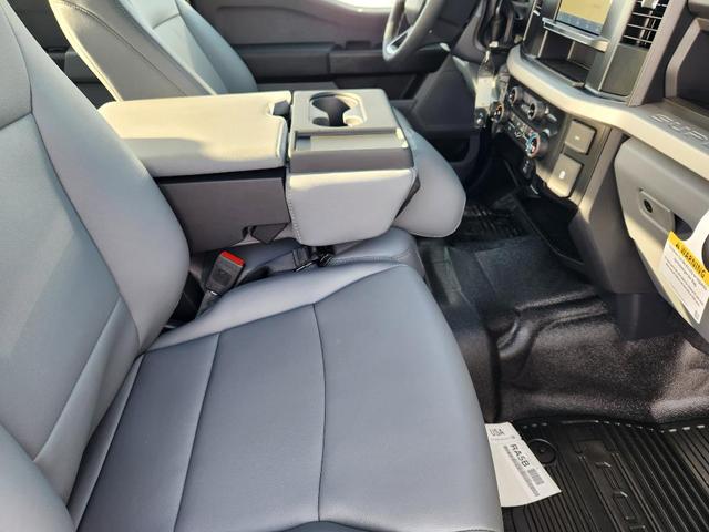 Photo of 2025 Oxford White Ford F-250