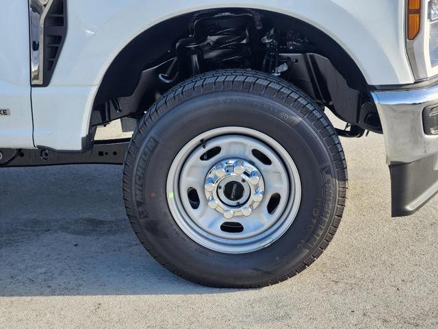 Photo of 2025 Oxford White Ford F-250