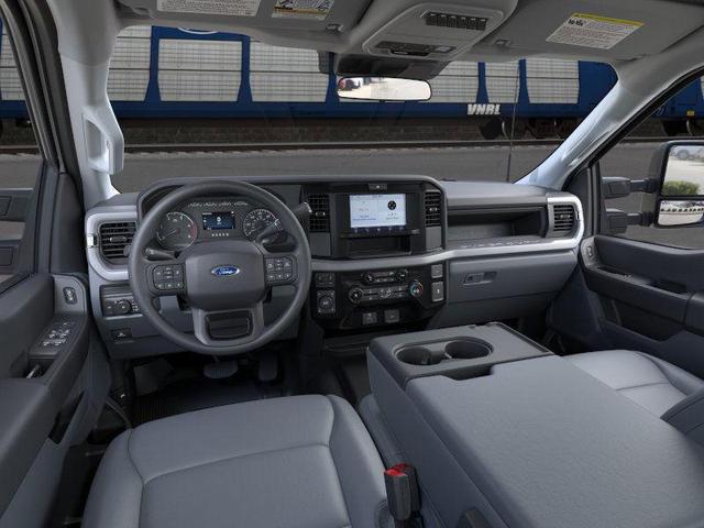 Photo of 2025 Oxford White Ford F-250