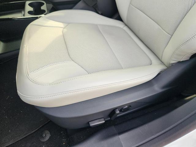 Photo of 2025 Star White Ford Mustang Mach-E