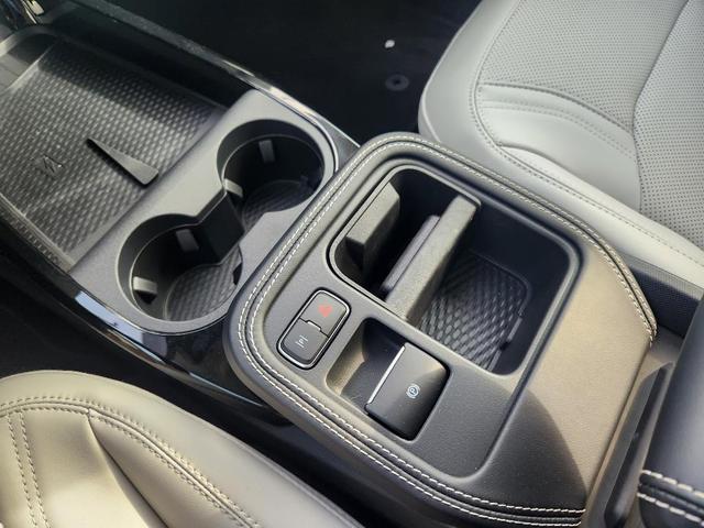 Photo of 2025 Star White Ford Mustang Mach-E