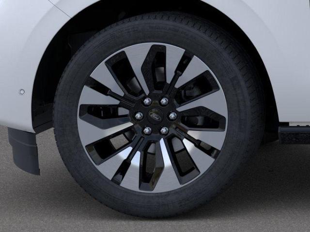 Photo of 2025 Star White Ford Expedition
