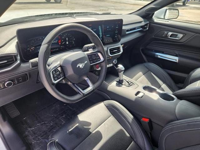 Photo of 2025 Oxford White Ford Mustang