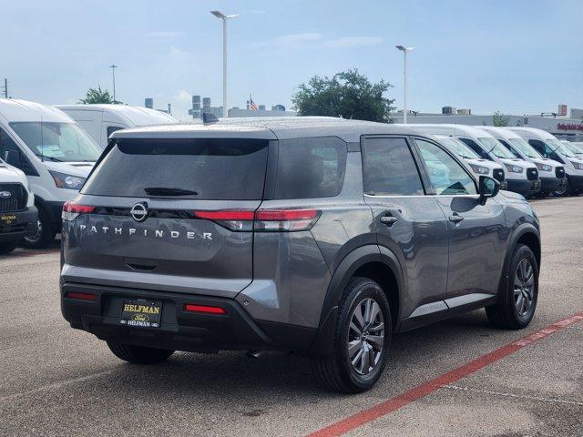 Photo of 2024 Gun Metallic Nissan Pathfinder