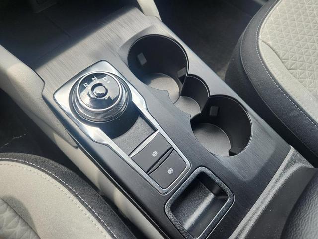 Photo of 2025 Oxford White Ford Escape