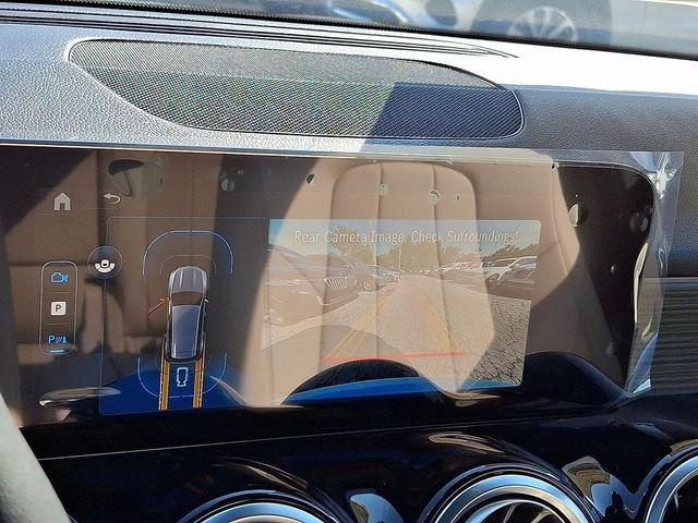 Photo of 2025 Polar White Mercedes-Benz GLB 250
