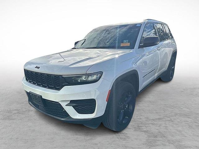 Photo of 2025 Bright White Clearcoat Jeep Grand Cherokee