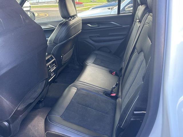 Photo of 2025 Bright White Clearcoat Jeep Grand Cherokee