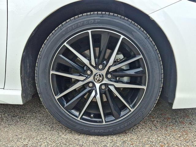 Photo of 2021 Super White Toyota Camry