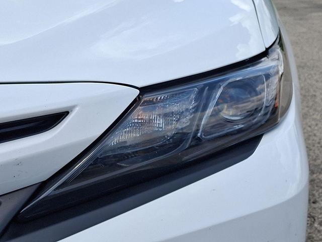 Photo of 2021 Super White Toyota Camry