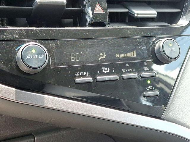 Photo of 2021 Super White Toyota Camry