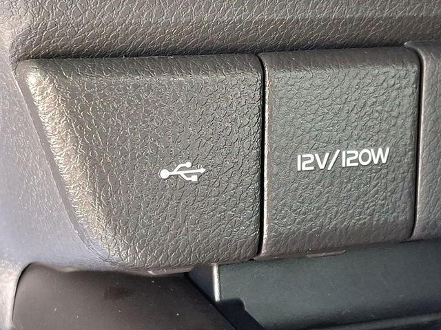 Photo of 2021 Super White Toyota Camry