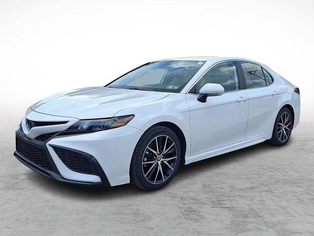 Photo of 2021 Super White Toyota Camry
