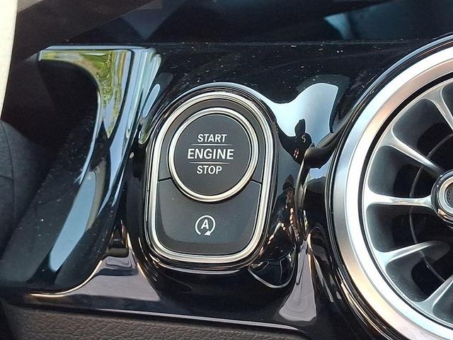 Photo of 2025 Polar White Mercedes-Benz GLA 250