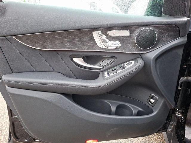 Photo of 2022 Black Mercedes-Benz GLC 300