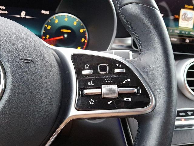 Photo of 2022 Black Mercedes-Benz GLC 300