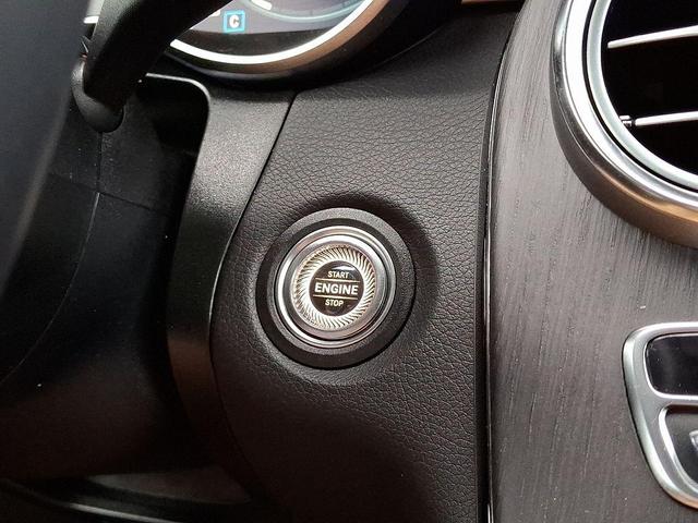 Photo of 2022 Black Mercedes-Benz GLC 300