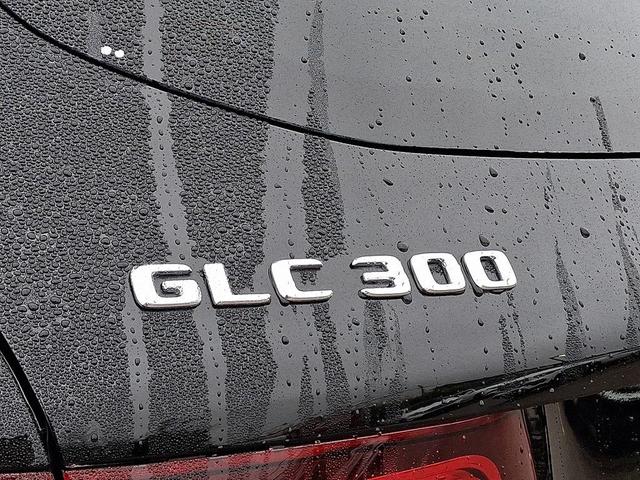 Photo of 2022 Black Mercedes-Benz GLC 300