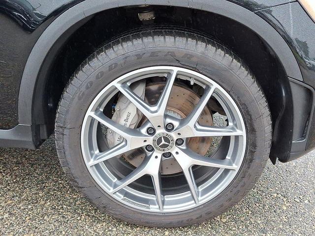 Photo of 2022 Black Mercedes-Benz GLC 300