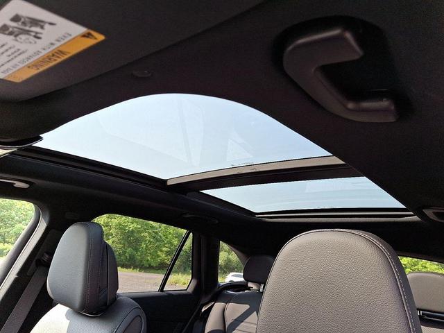 Photo of 2025 Polar White Mercedes-Benz GLC 300