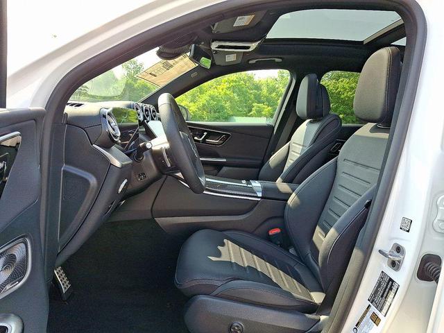 Photo of 2025 Polar White Mercedes-Benz GLC 300