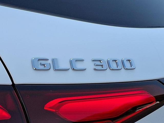 Photo of 2025 Polar White Mercedes-Benz GLC 300