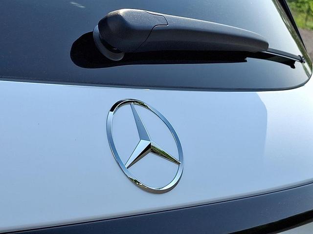 Photo of 2025 Polar White Mercedes-Benz GLC 300