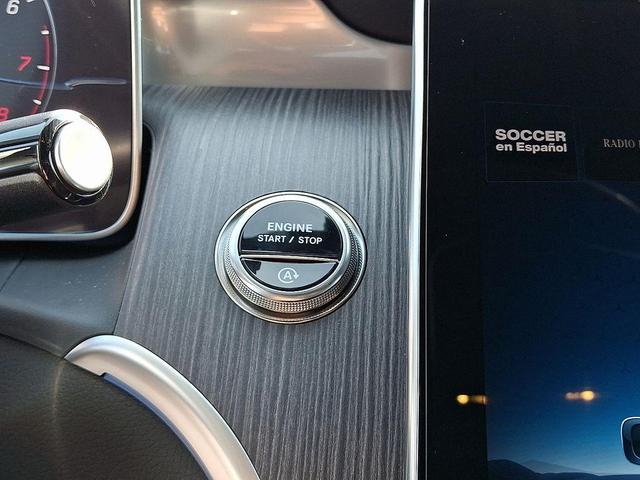 Photo of 2025 Polar White Mercedes-Benz GLC 300