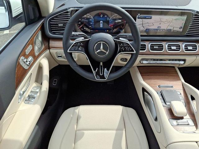 Photo of 2025 Polar White Mercedes-Benz GLS 450