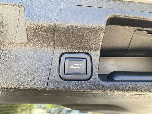 Photo of 2022 Summit White GMC Acadia