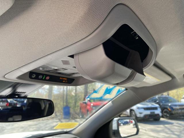 Photo of 2022 Summit White GMC Acadia