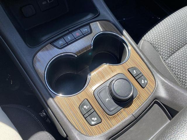 Photo of 2022 Summit White GMC Acadia